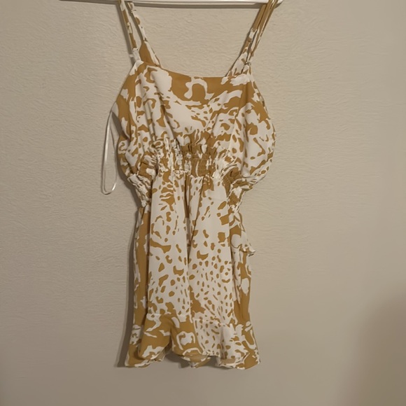 Yellow and white pattern romper from D&D size Small - Picture 2 of 2